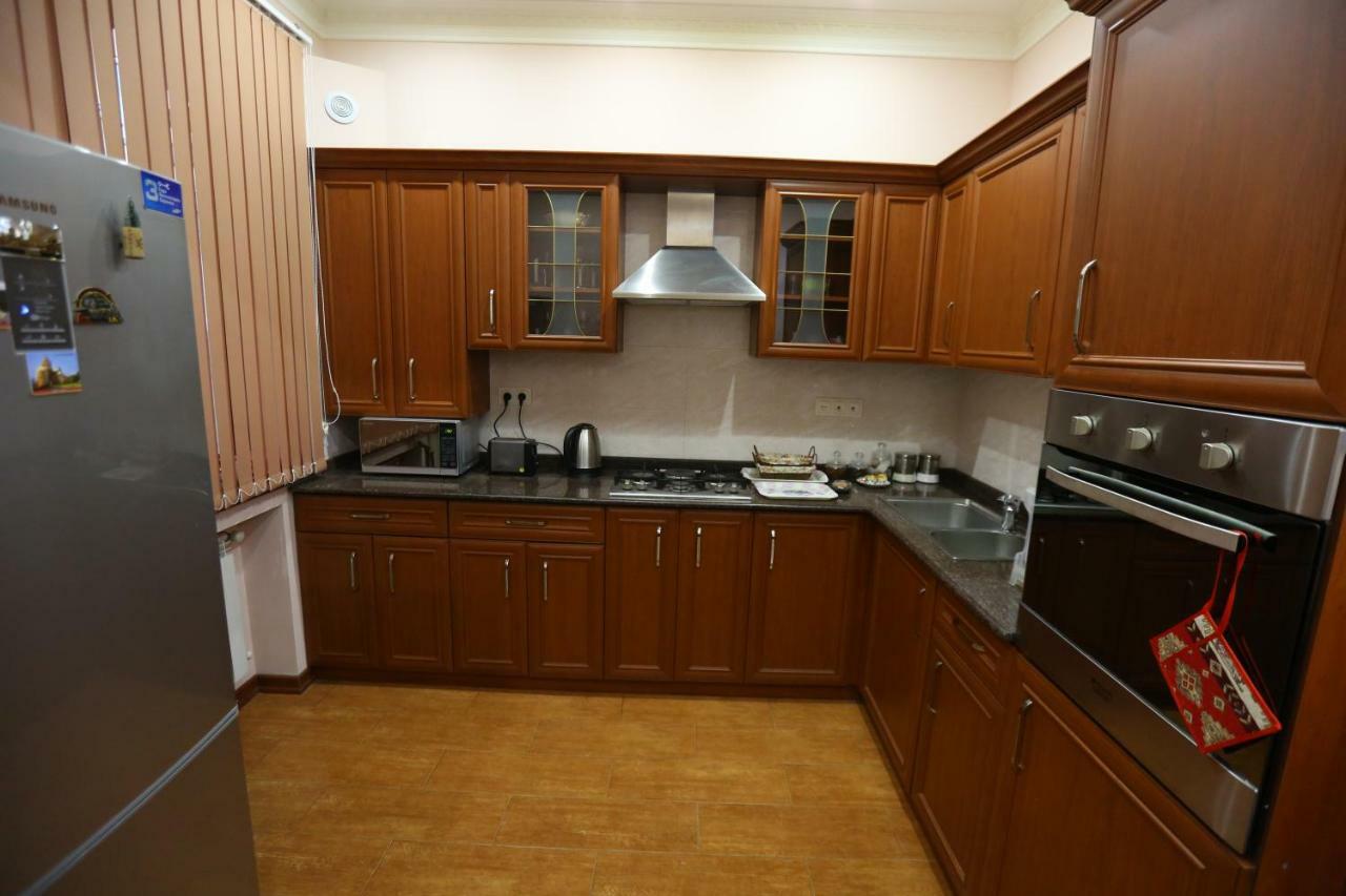 Avenue Hostel Ереван Екстериор снимка